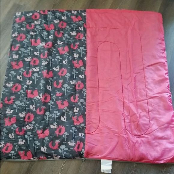 Olivet International Girl's Pink and Gray Fox Reversible Sleeping Bag - Picture 6 of 8